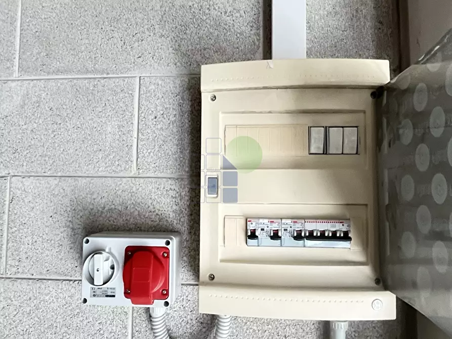 Immagine 15 di Attività artigianale in affitto  in Via Cimarosa 111 a Livorno