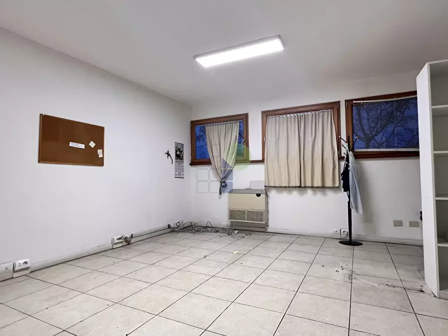 Immagine 9 di Ufficio in affitto  in Via L. da Vinci 36 a Livorno