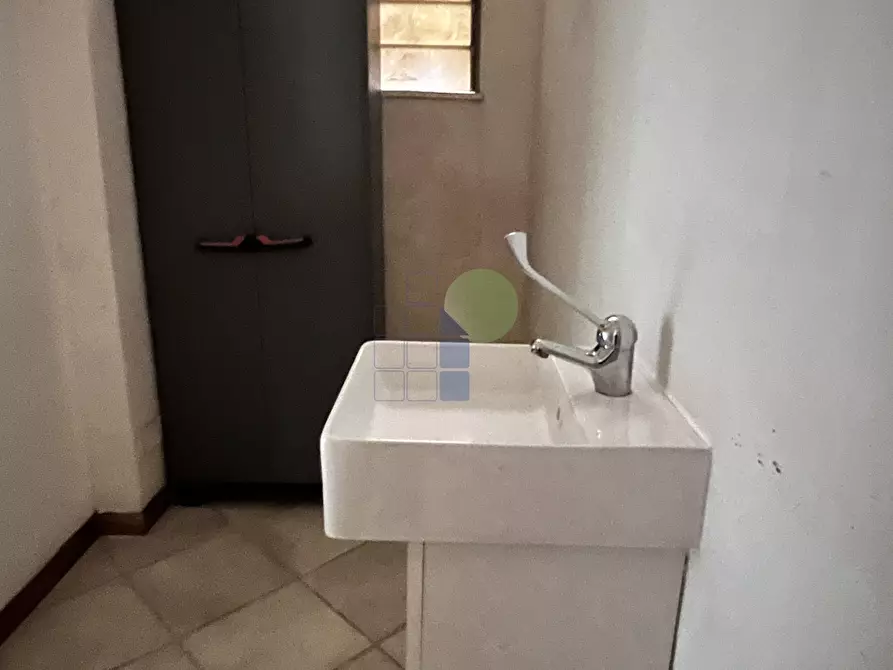 Immagine 10 di Capannone industriale in vendita  in Via Michon 48 a Livorno