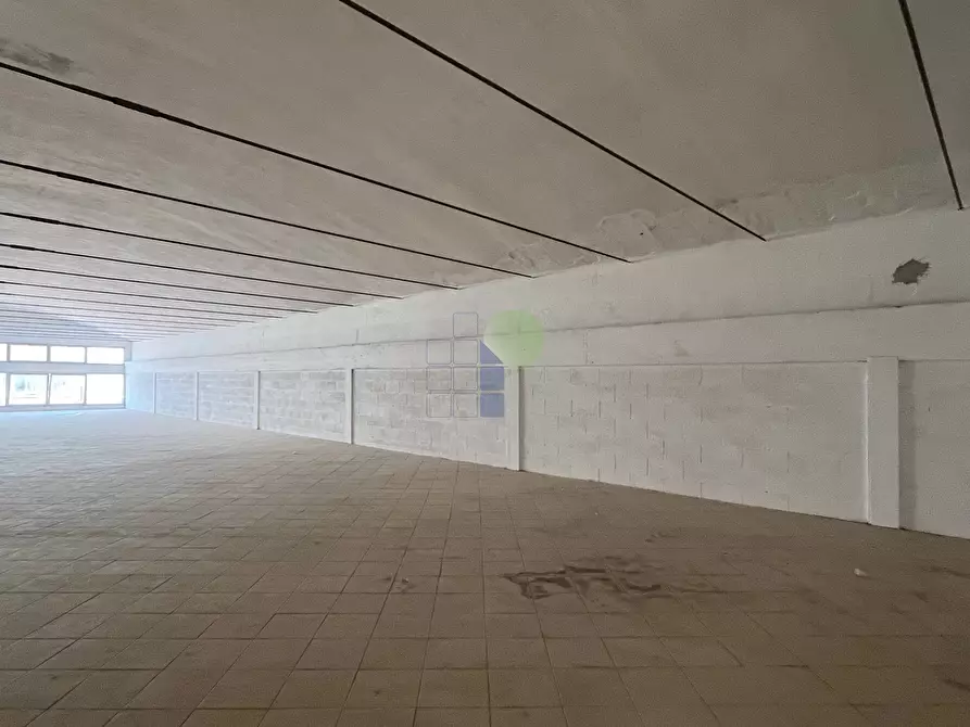 Immagine 1 di Attività artigianale in affitto  in Via Pian di Rota a Livorno