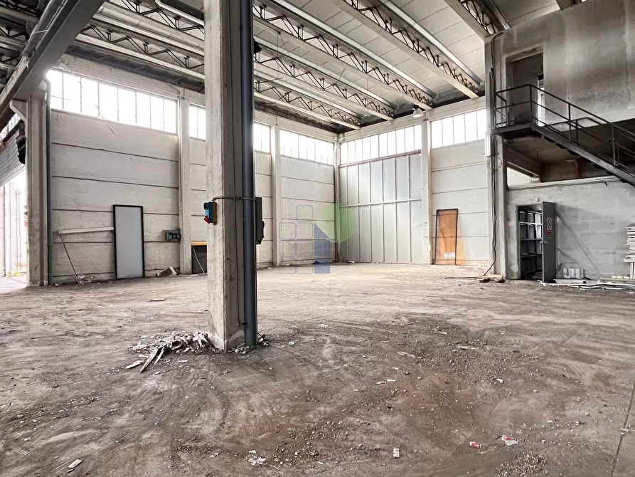 Immagine 3 di Capannone industriale in vendita  in Via dell'Artigianato 82 a Livorno