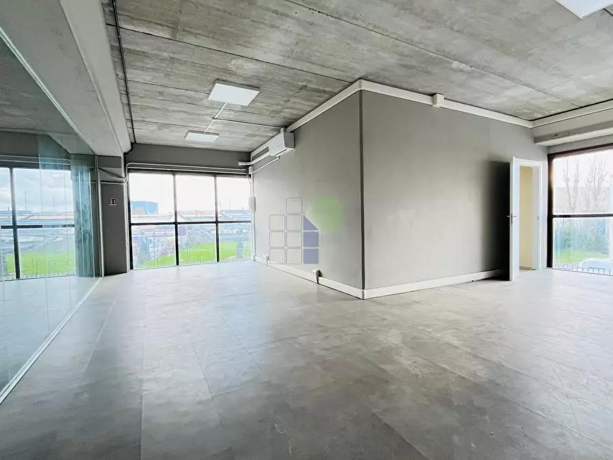 Immagine 9 di Attività artigianale in affitto  in Via Dell'Artigianato 43 a Livorno