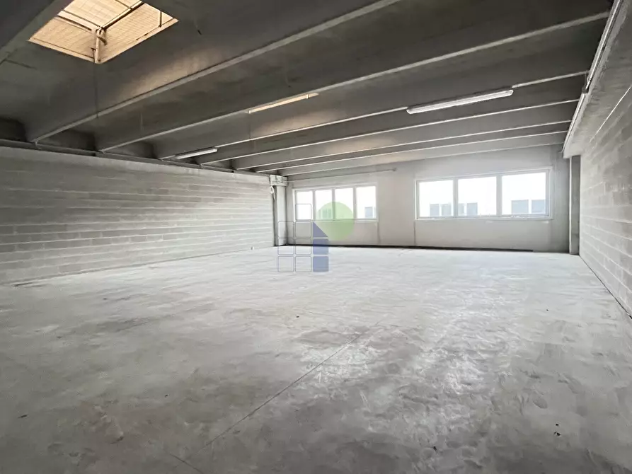 Immagine 7 di Attività artigianale in affitto  in Via Cimarosa 111 a Livorno