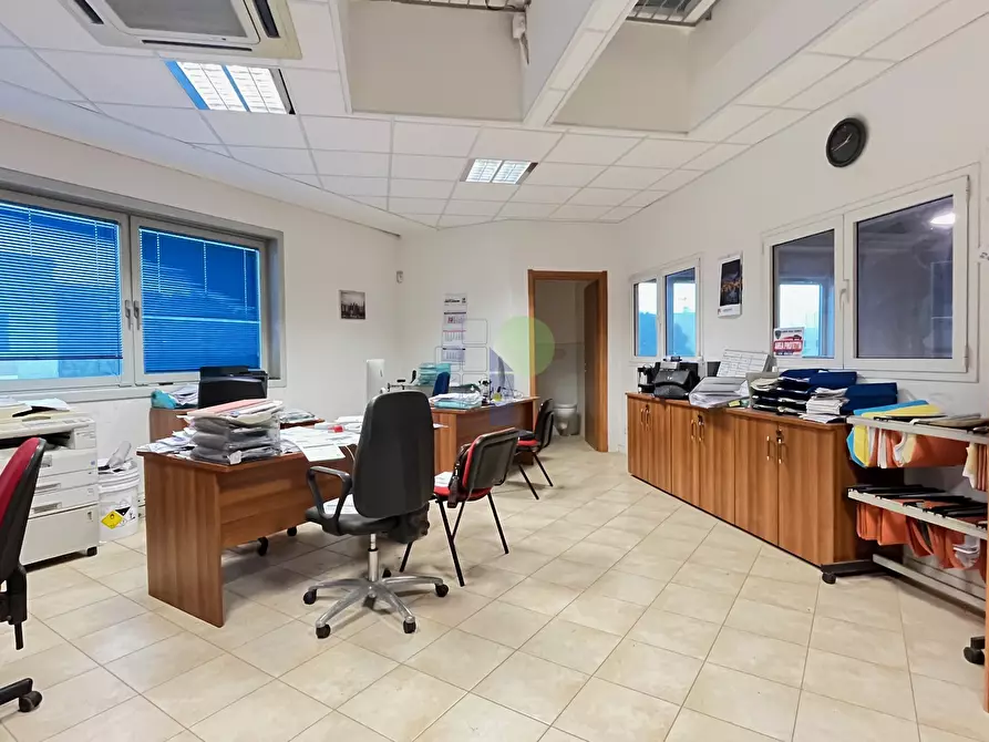 Immagine 5 di Attività artigianale in vendita  in Via Cimarosa 191 a Livorno