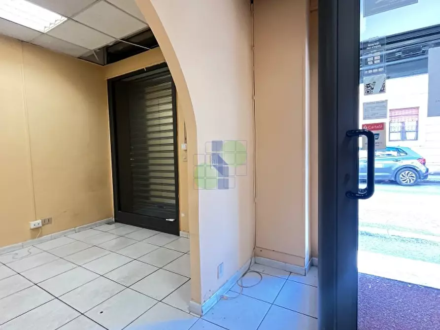 Immagine 2 di Locale commerciale in vendita  in Corso Giuseppe Mazzini 208 a Livorno