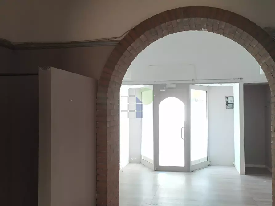 Immagine 8 di Locale commerciale in affitto  in Via Roma 30 a Livorno