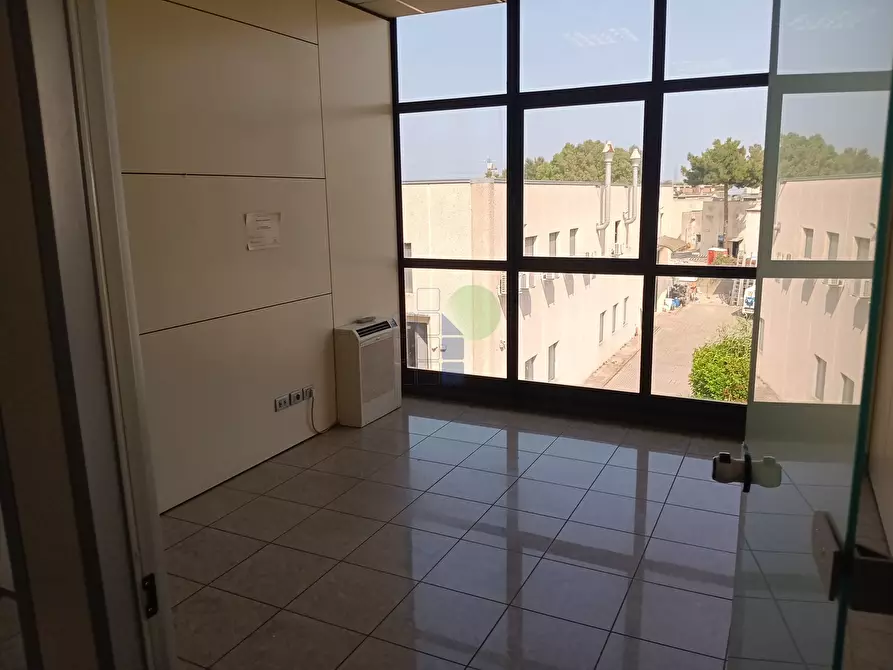 Immagine 3 di Attività artigianale in affitto  in Via Dell'Artigianato 43 a Livorno