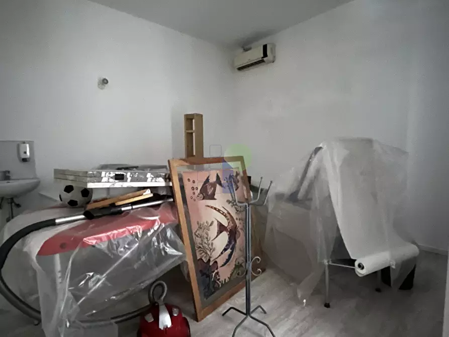 Immagine 11 di Laboratorio in vendita  in Piaza due Giugno 44 a Livorno
