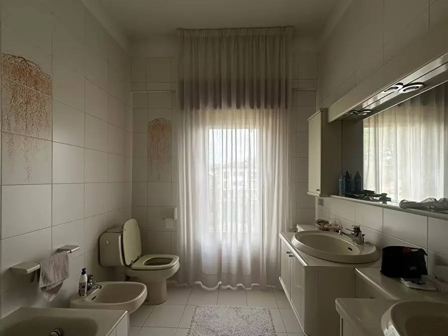 Immagine 11 di Villa in vendita  in Via Varallo Pombia 2 a Castelletto Sopra Ticino