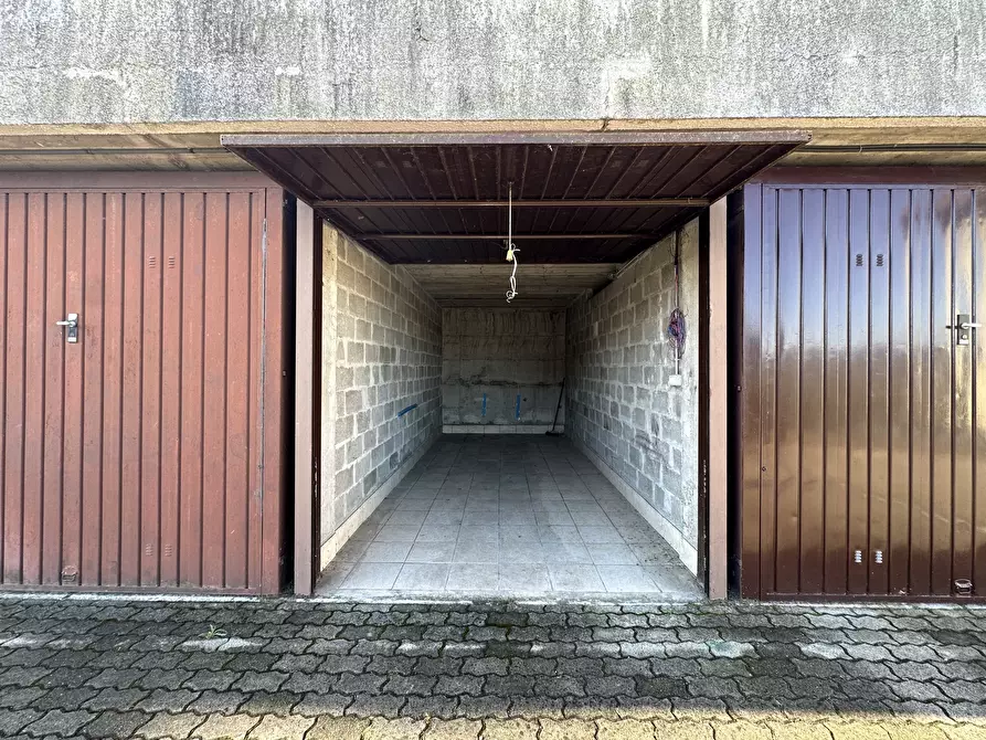 Immagine 1 di Garage in affitto  in Via Federico Tesio 1 a Dormelletto