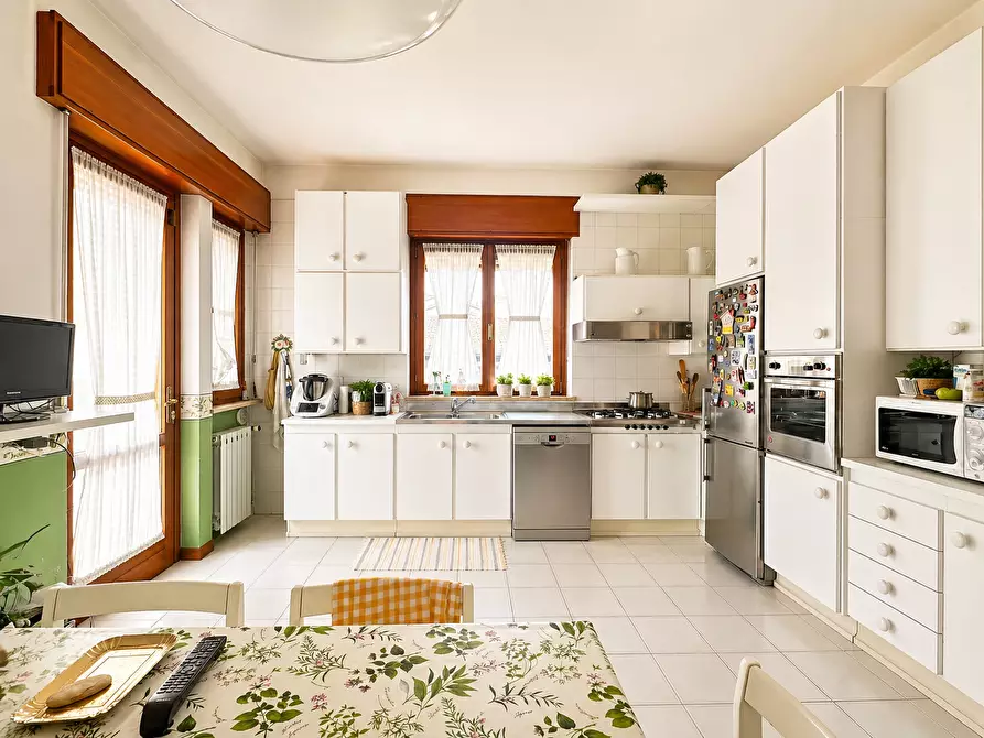 Immagine 7 di Villa in vendita  in Via Varallo Pombia 2 a Castelletto Sopra Ticino