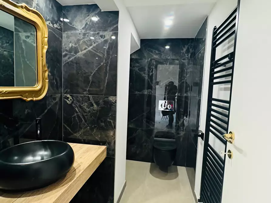 Immagine 15 di Pentalocale in affitto  a Arona