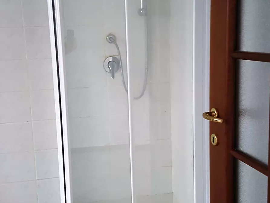 Immagine 7 di Bilocale in vendita  in Via Manzoni 1 a Arona