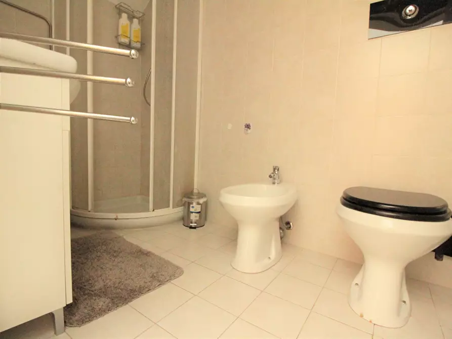 Immagine 11 di Bilocale in affitto  in Piazza del Popolo 1 a Arona