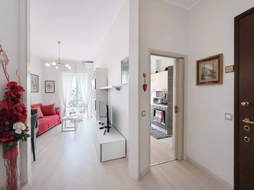 Immagine 5 di Bilocale in affitto  a Arona