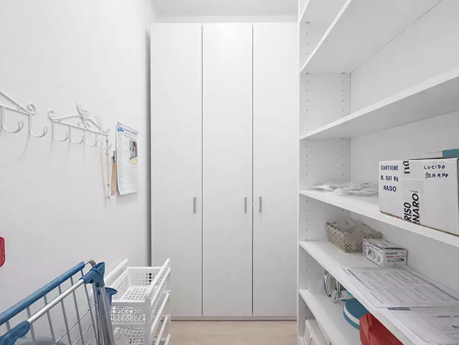 Immagine 12 di Bilocale in affitto  a Arona