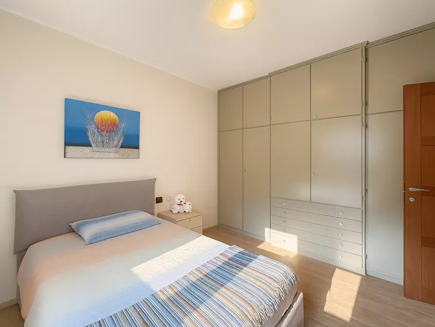 Immagine 23 di Villa in vendita  in Via Madonna della Motta 1 a Dormelletto