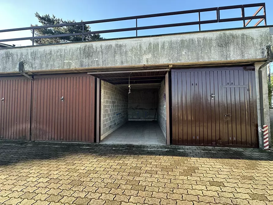 Immagine 10 di Garage in affitto  in Via Federico Tesio 1 a Dormelletto