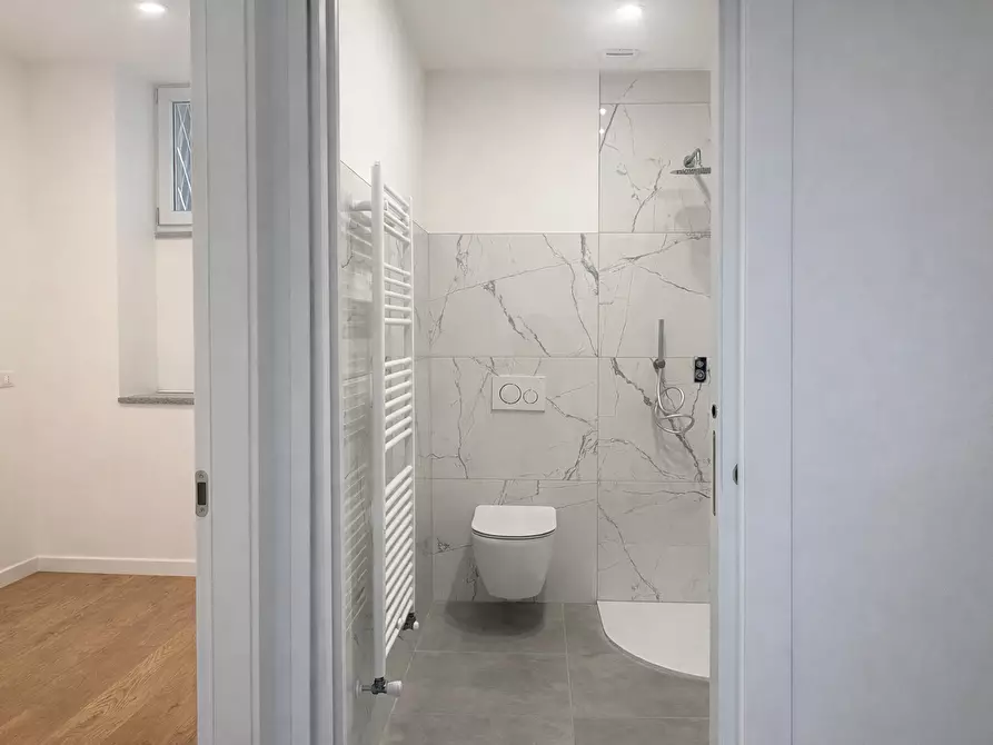 Immagine 6 di Quadrilocale in vendita  in Corso Liberazione 1 a Arona