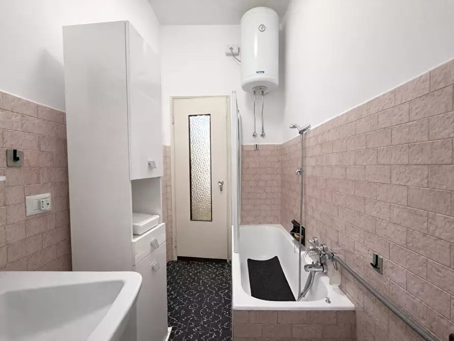 Immagine 11 di Bilocale in affitto  in Via Mottarone 1 a Arona