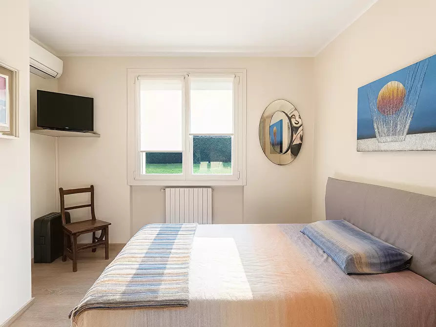 Immagine 22 di Villa in vendita  in Via Madonna della Motta 1 a Dormelletto