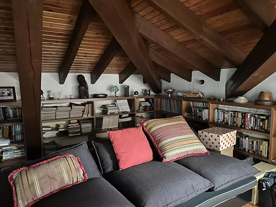 Immagine 21 di Villa in vendita  in Via Varallo Pombia 2 a Castelletto Sopra Ticino