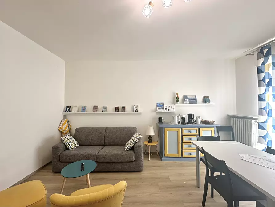 Immagine 10 di Trilocale in affitto  in Via XXV Aprile 1 a Arona