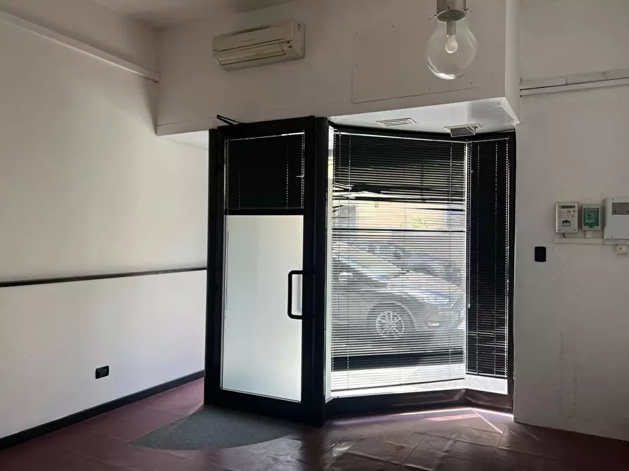 Immagine 3 di Locale commerciale in vendita  in Via delle Panche a Firenze