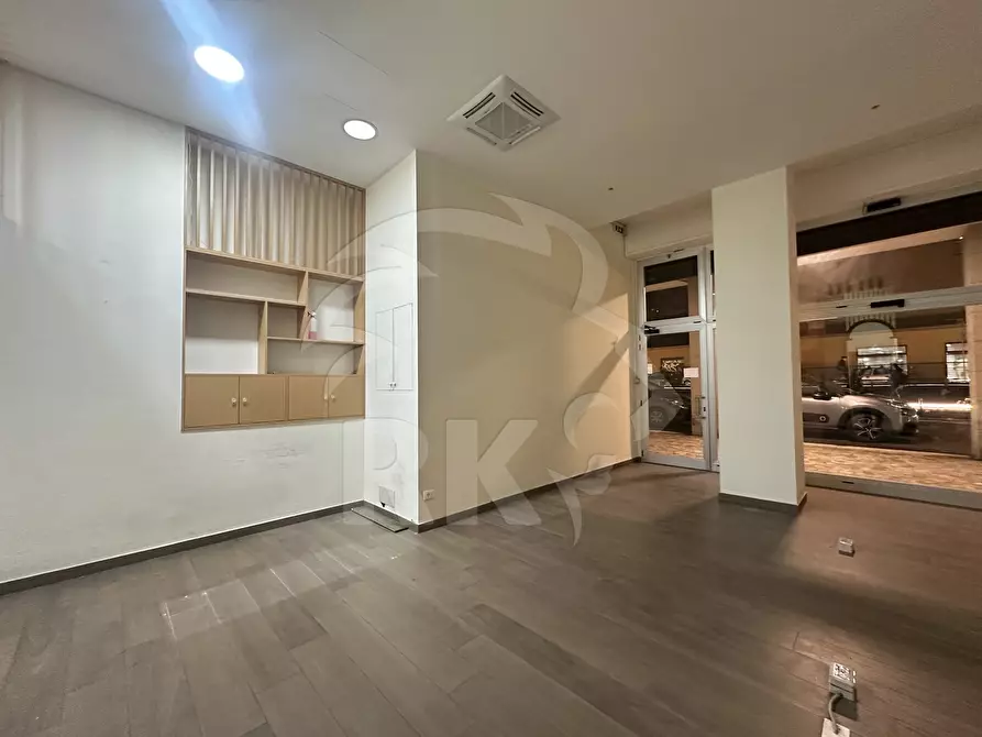 Immagine 2 di Locale commerciale in affitto  in Via Riva di Reno 56 a Bologna