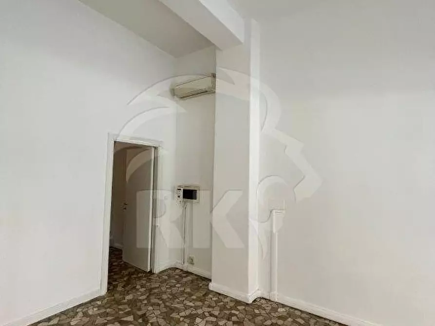 Immagine 38 di Locale commerciale in affitto  in via Milazzo a Bologna