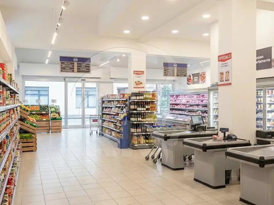 Immagine 18 di Locale commerciale in vendita  in VIA del PAVONE 73 a Ferrara