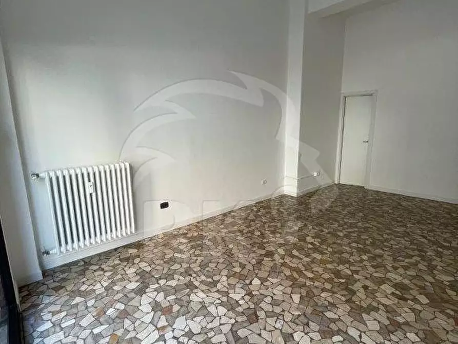 Immagine 46 di Locale commerciale in affitto  in via Milazzo a Bologna