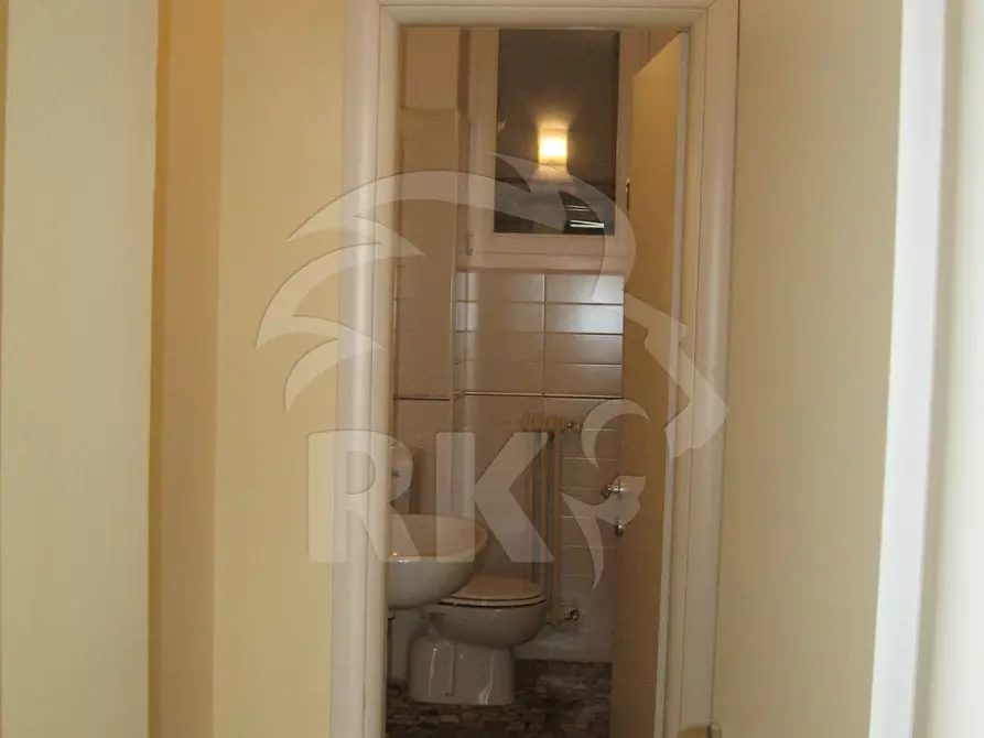 Immagine 12 di Locale commerciale in affitto  in via Milazzo a Bologna