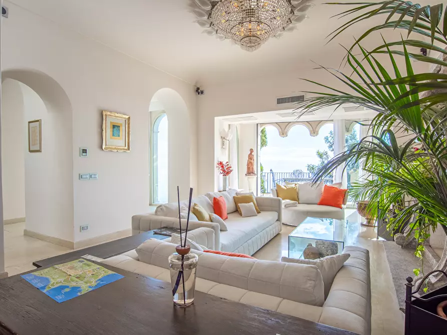 Immagine 6 di Villa in vendita  in Salita Giafari 25 a Taormina