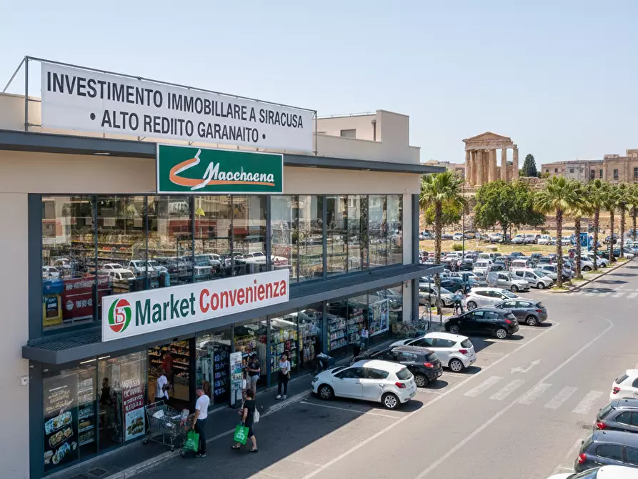 Immagine 1 di Locale commerciale in vendita  in Viale Santa Panagia 232 a Siracusa
