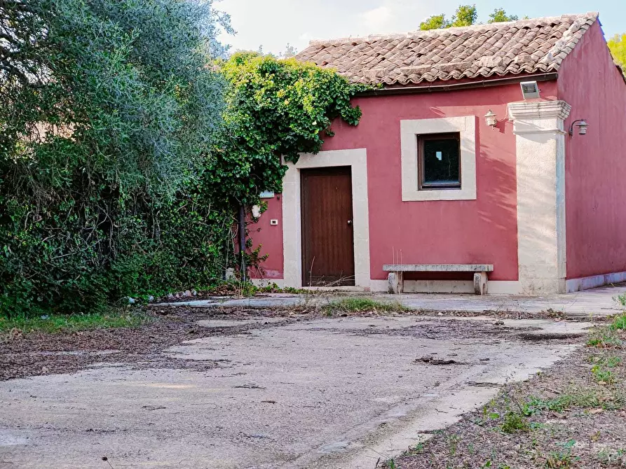 Immagine 1 di Villa in vendita  in Strada Provinciale 24 a Noto