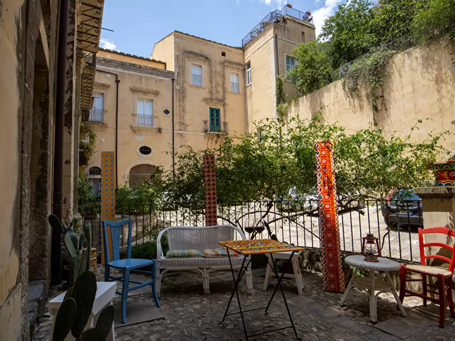 Immagine 24 di Casa indipendente in vendita  in Via Camillo Benso Conte di Cavour 48 a Noto