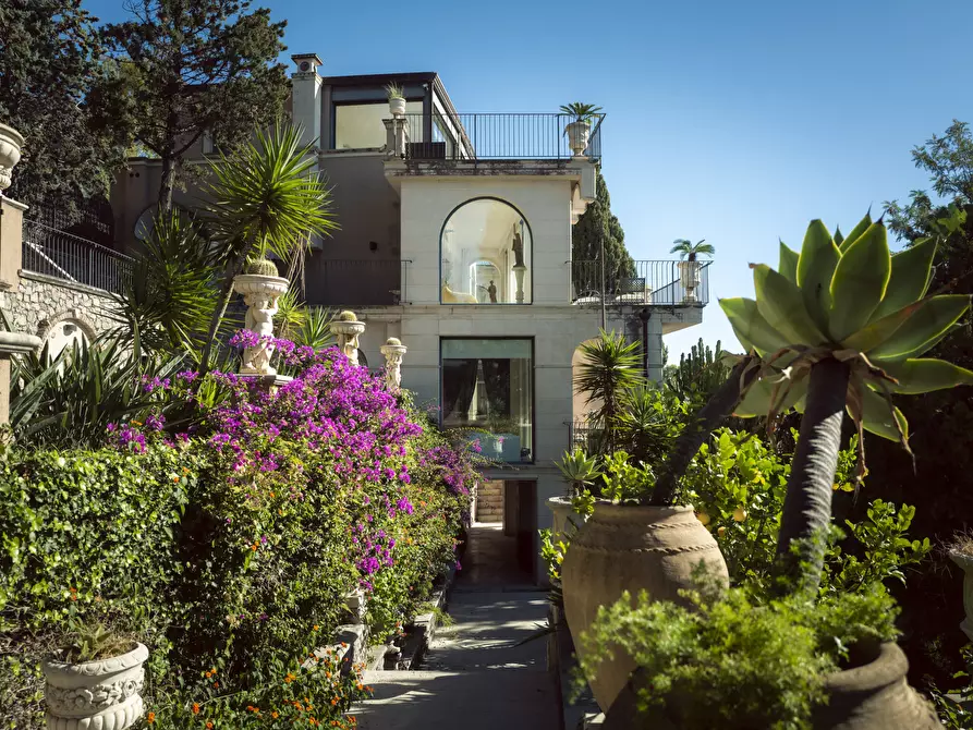 Immagine 45 di Villa in vendita  in Salita Giafari 25 a Taormina