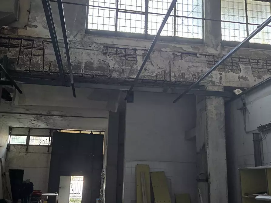 Immagine 3 di Capannone industriale in vendita  in SS115 77 a Siracusa