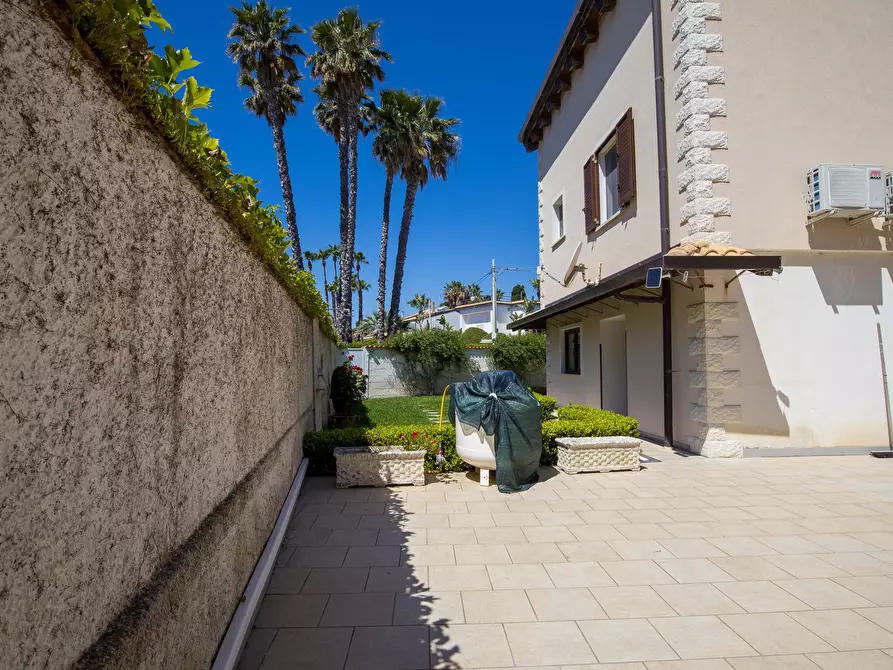 Immagine 13 di Villa in vendita  in Via Taormina 37 a Siracusa