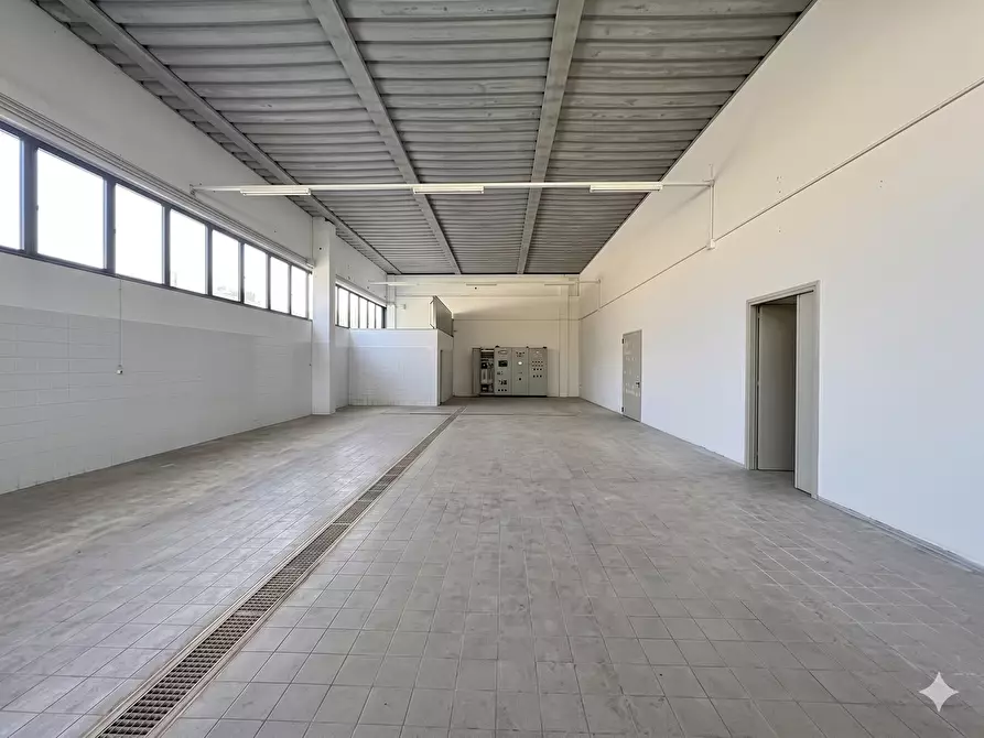 Immagine 1 di Locale commerciale in affitto  in Via Elorina 146 a Siracusa