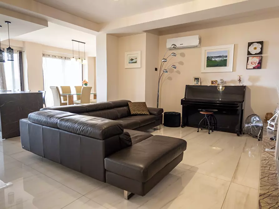 Immagine 11 di Villa in vendita  in Via Vincenzo Bellini 163 a Piedimonte Etneo