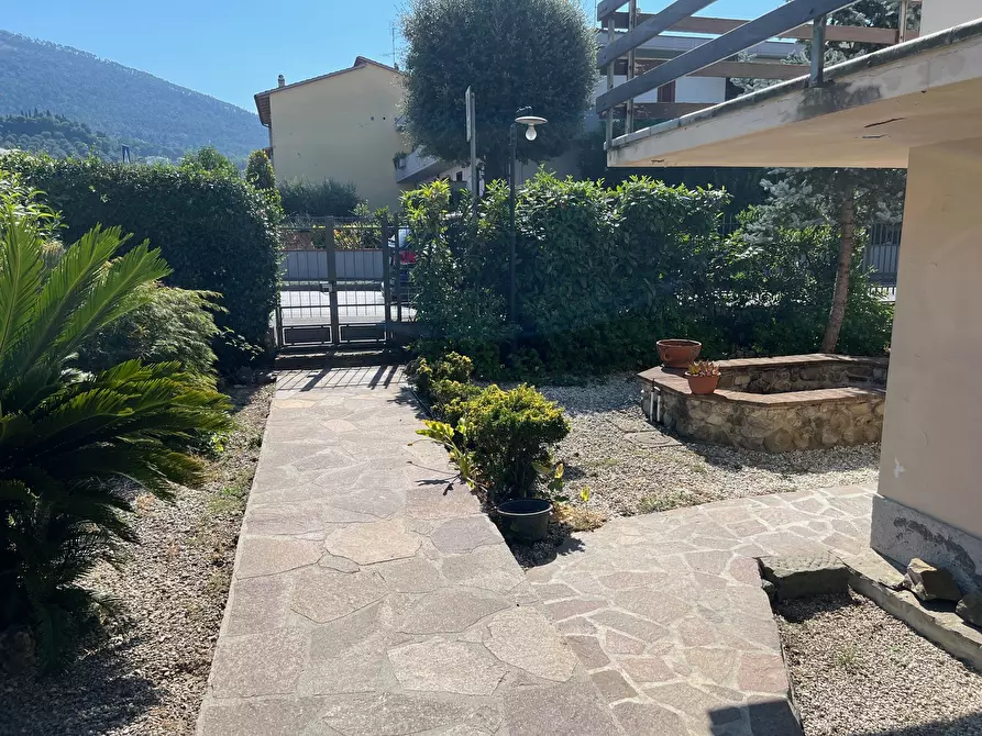 Immagine 27 di Villa in vendita  a Montemurlo