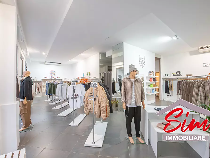 Immagine 13 di Locale commerciale in affitto  in Via Giuseppe Prina 44 a Novara