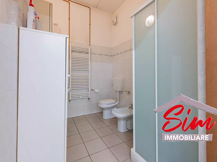 Immagine 16 di Locale commerciale in vendita  in Via Vecchia Circonvallazione sn a Oleggio