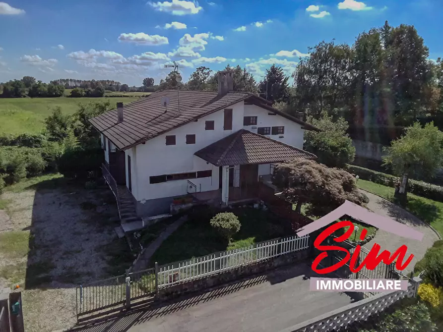 Immagine 1 di Villa in vendita  in Via C. Minoretti snc a Carpignano Sesia