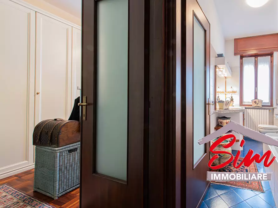 Immagine 12 di Pentalocale in vendita  in Via Agogna sn a Novara