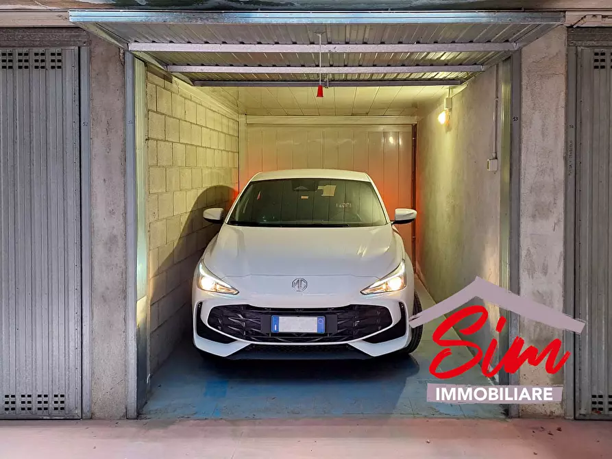 Immagine 8 di Garage in vendita  in Via Guglielmo Marconi 8 a Novara