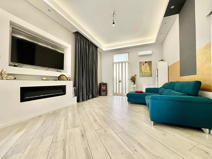 Immagine 1 di Villa in vendita  in Via Fabio Filzi a Pontedera