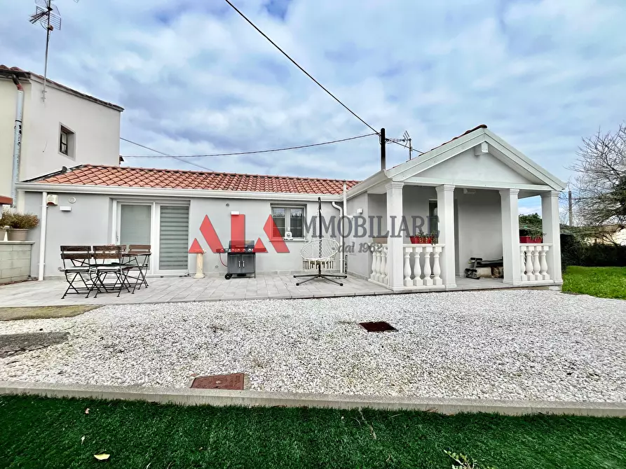 Immagine 1 di Casa indipendente in vendita  in Via Sarzanese Valdera a Buti